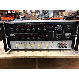 Fluke 5200A Programmierbarer AC-Kalibrierator