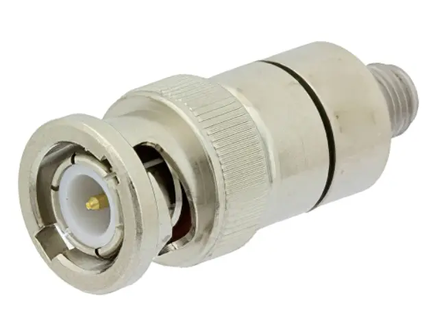 Pasternack PE9494 SMA-auf-BNC-Adapter