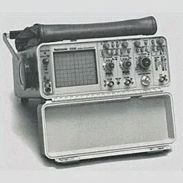 Tektronix 2335 100-MHz-Oszilloskop mit 2 Kanälen